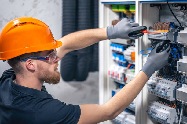 Best Licensed Electrician  in Crest Hl, IL